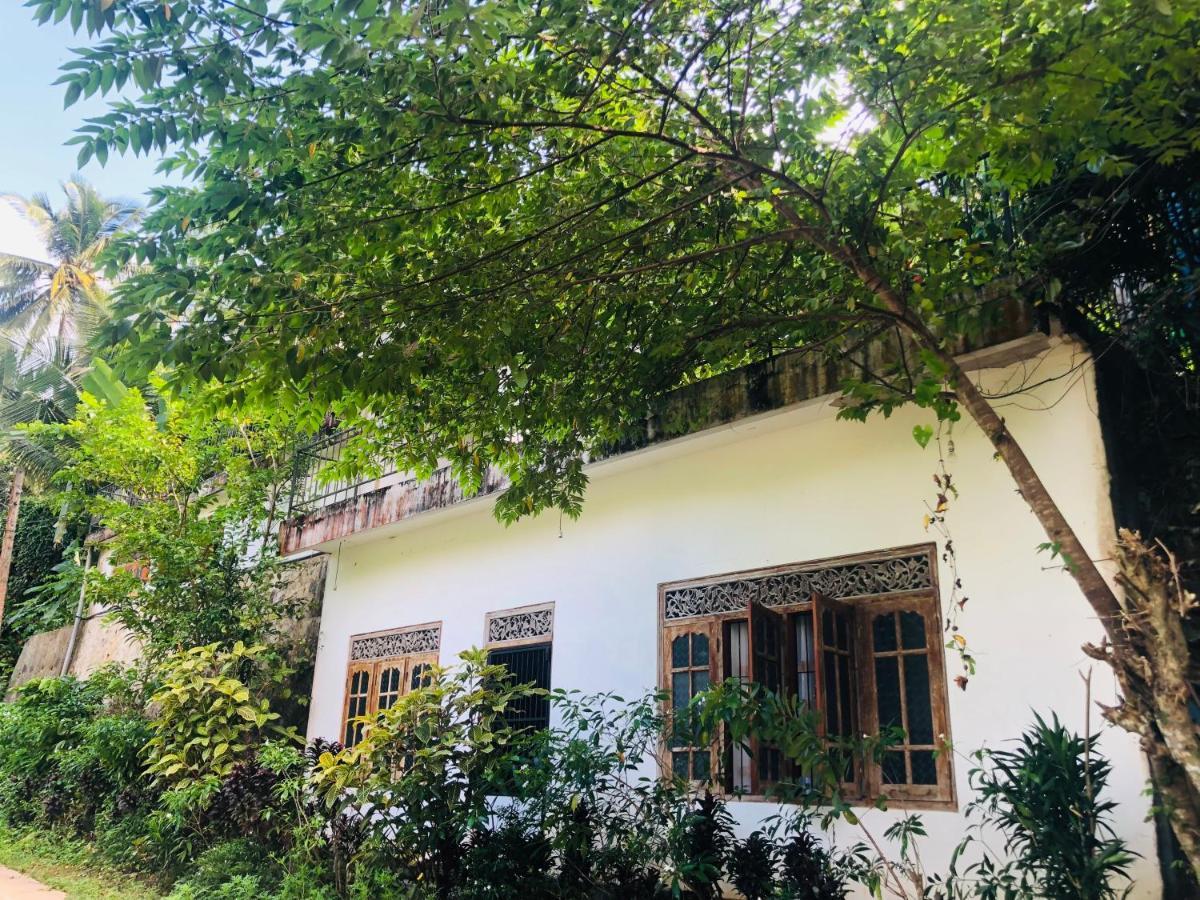 Thaaaru Villa Mirissa Bagian luar foto